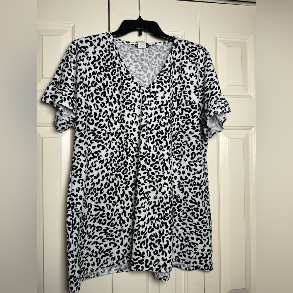 Heimish USA Black & White Leopard Print Top‎ Size XL